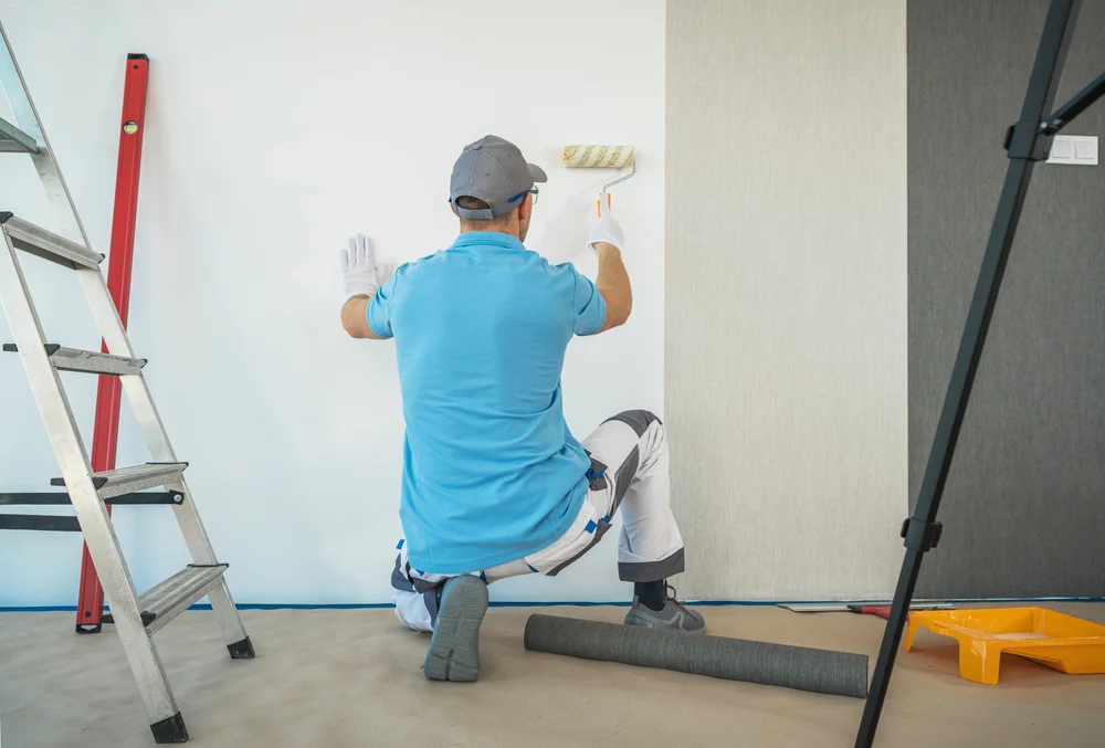 De beste ondergrond voor glasvezelbehang aanbrengen is een muur die behangklaar is.
